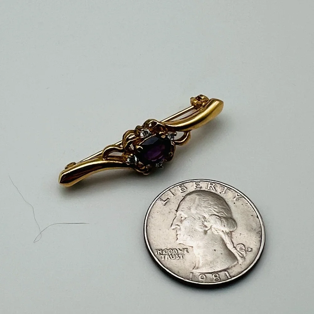 Unbranded vintage brooch